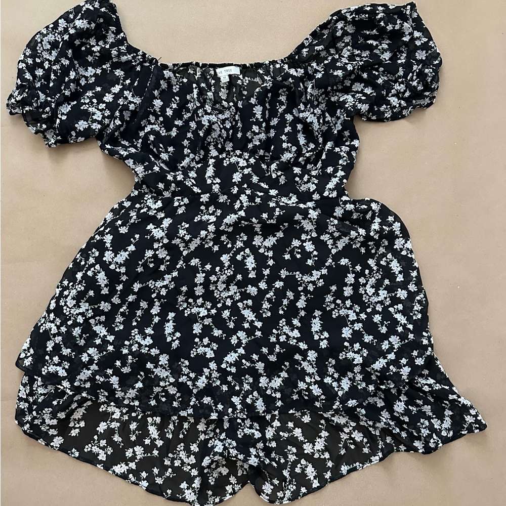 Love Tree Black and White Floral Skort